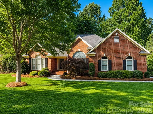 1032 Dan Maples Dr, Cramerton, NC 28032
