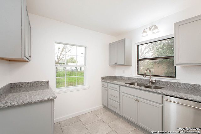 1st image of 623 Dawnview Ln