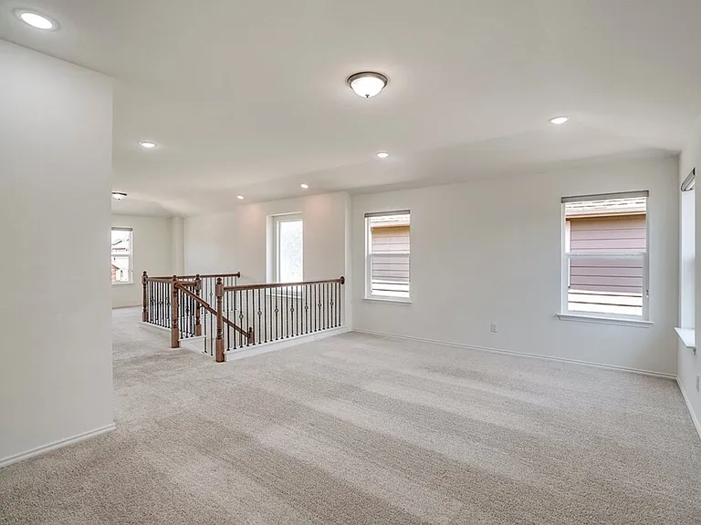 516 Ayinger Ln — Photo 12