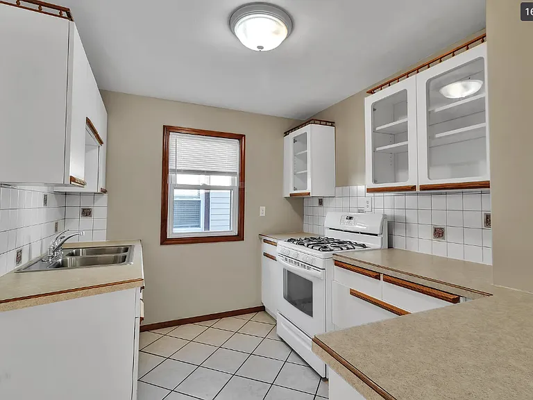 379 Victoria Blvd #2 — Photo 8