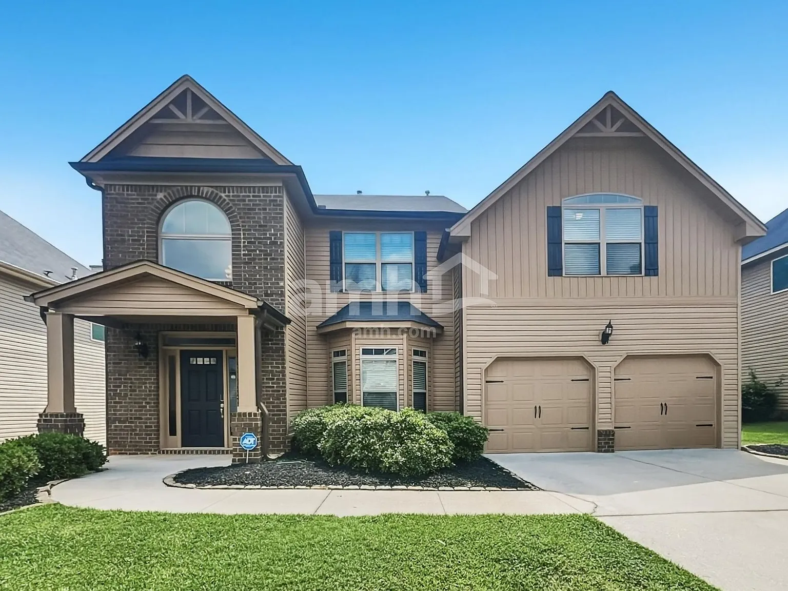 5 bed, 3.0 bath, 2700 sqft, $2,660 — Photo 1