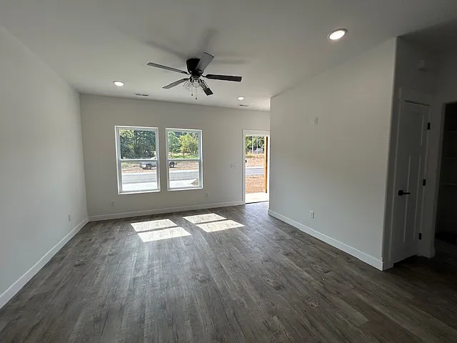 3 bed, $1,400 — Photo 2