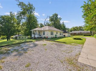 10305 E 35th St S, Independence, MO 64052