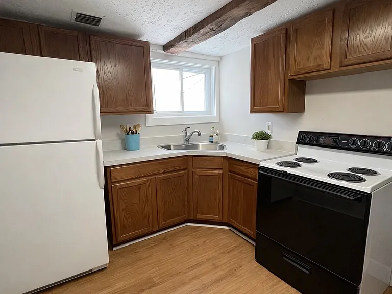 102 Ponemah Rd #G — Photo 6