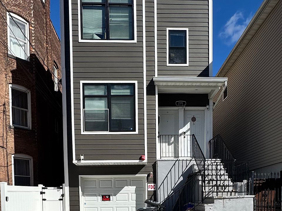 3 Family House