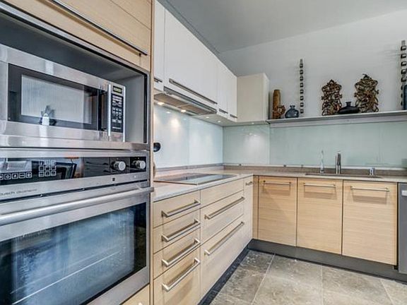 3rd image of 2408 Victory Park Ln APT 841