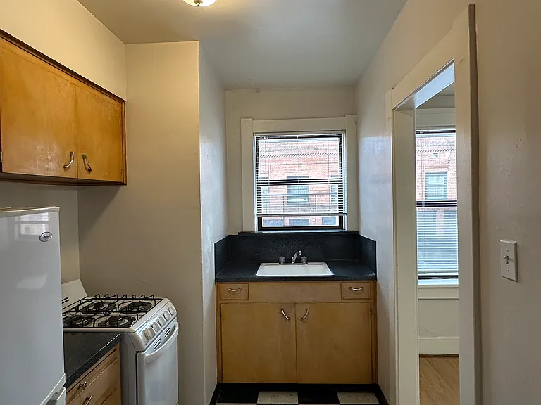 Wellesley Court Apartments — Photo 6