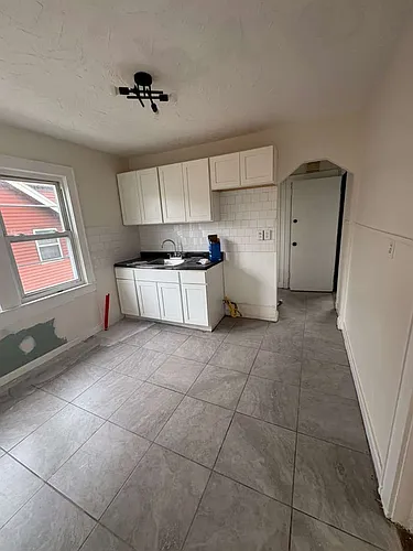 207-209 Hansbury Ave #3 Photo 1