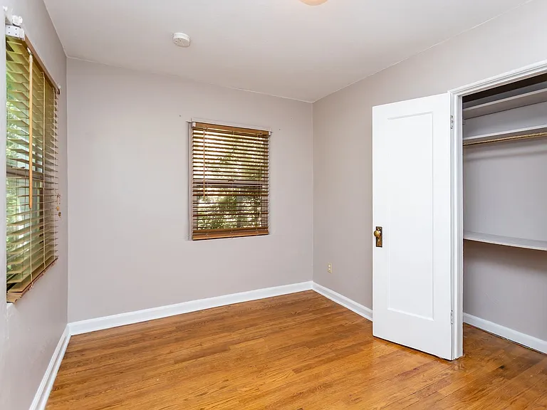 922 E High St — Photo 15