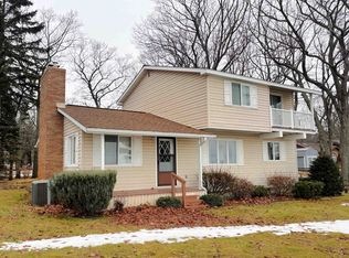 725 S Crescent Ave, Au Gres, MI 48703