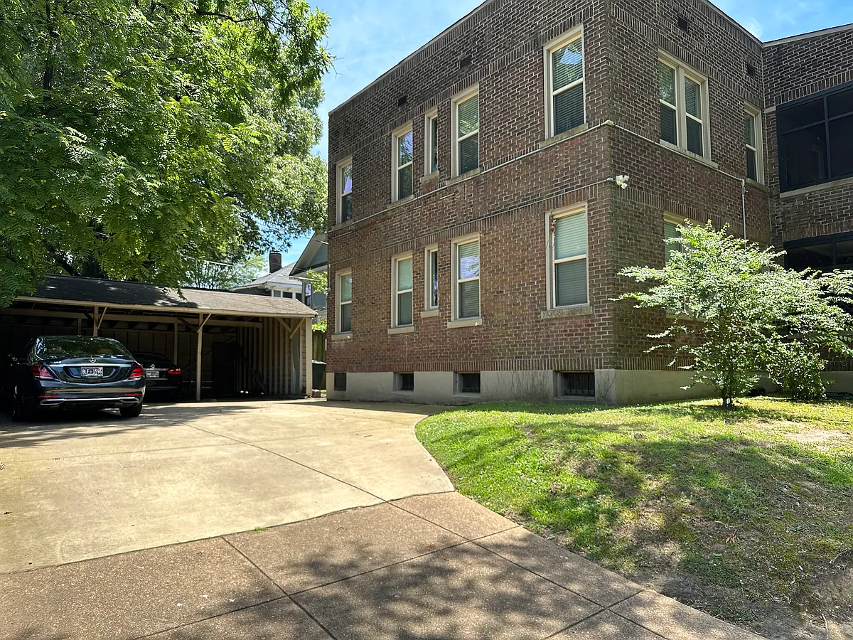 Building Photo - 212 S Willett St #3