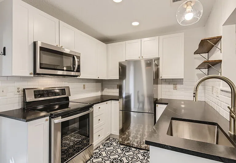 1015 E Yager Ln #141 — Photo 10