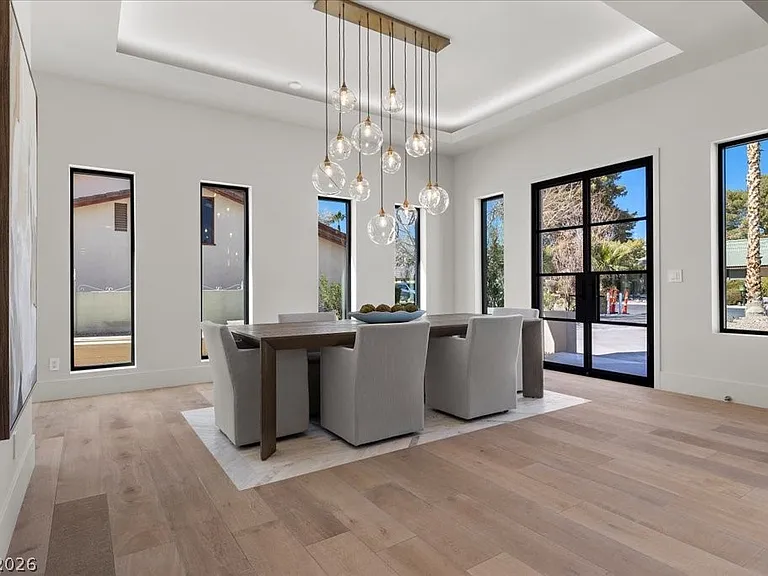 2401 Driftwood Dr — Photo 14