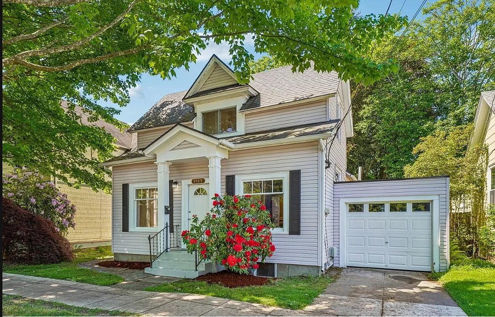 3 bed, 1200 sqft, $2,400 — Photo 1