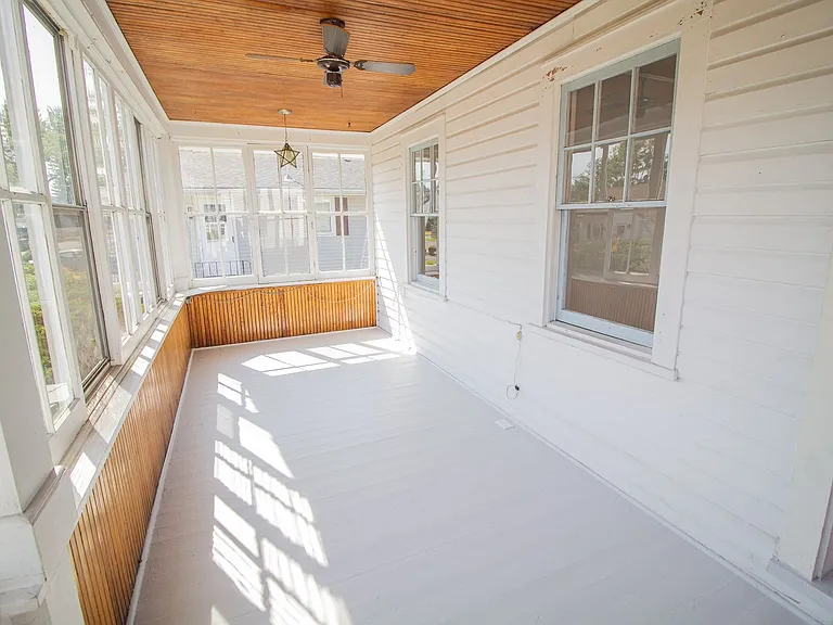 9 Spring Ave — Photo 3