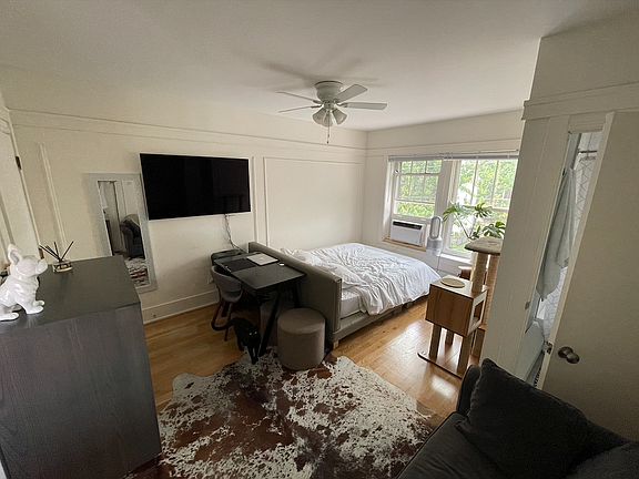 4th image of 4524 N Malden St APT 121