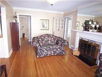 5th image of 2502 W 50th Pl