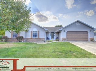 403 Chestnut Dr, Saint Joseph, IL