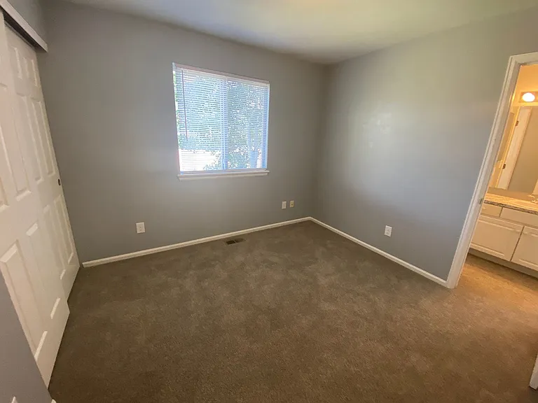 8665 Cloverleaf Cir — Photo 26