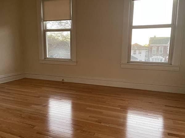 2nd image of 1628 W 6th St