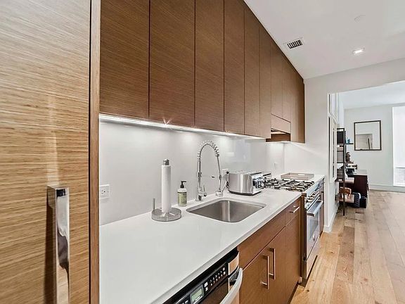 5th image of 325 Lexington Ave APT 5C
