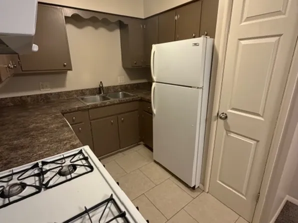 2600 S 70th St APT 1, Lincoln, NE 68506