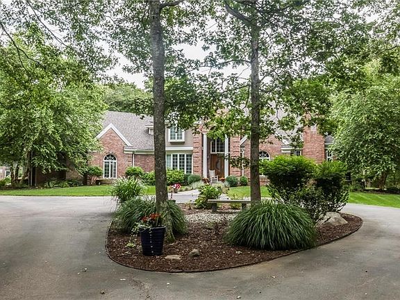 4th image of 85 Robert Frost Way