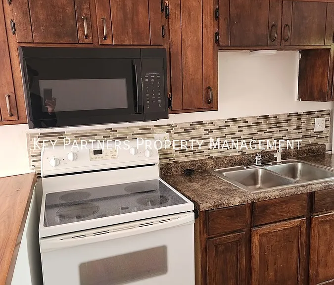 128 Warner Ave #3 — Photo 6