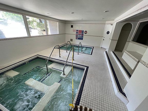 4th image of 5330 Yarmouth Ave