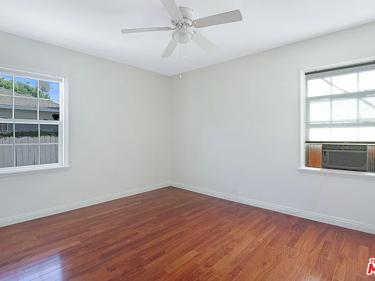 9408 Cattaraugus Ave — Photo 11