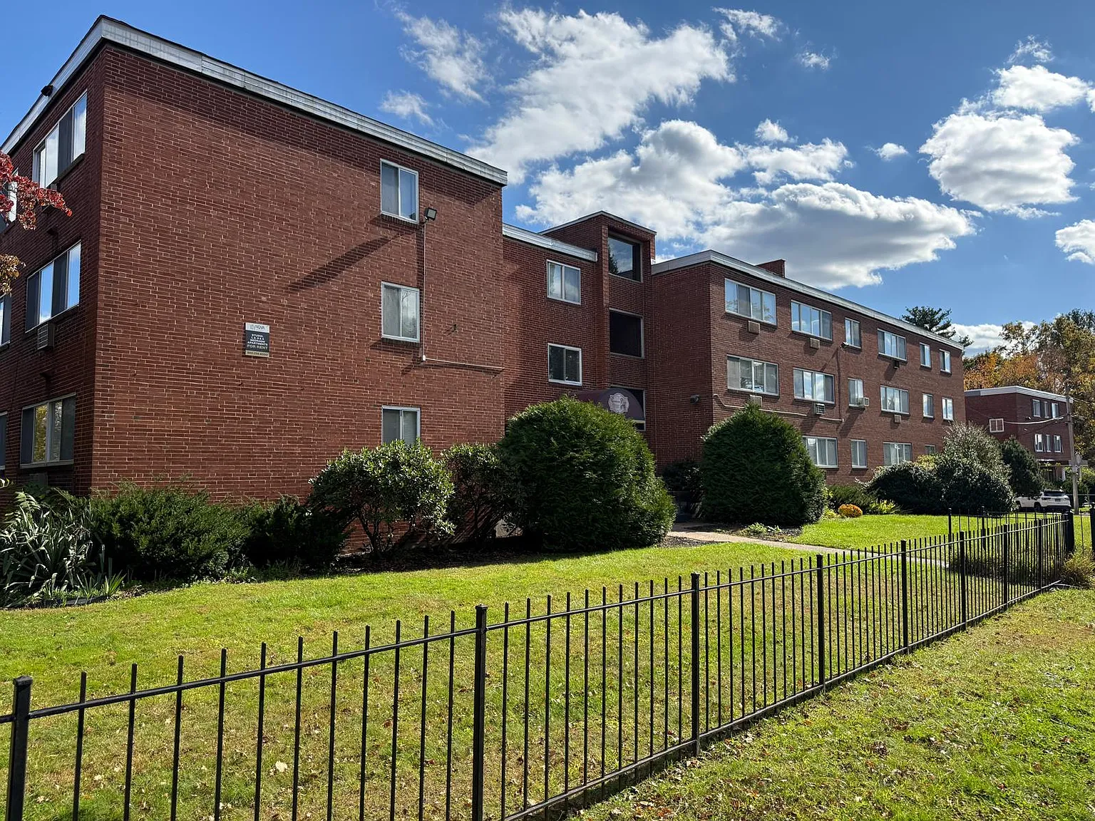 Carriage Place Apartments — Photo 3