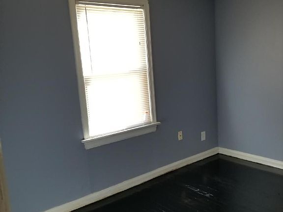3rd image of 2447 Shannon Ave