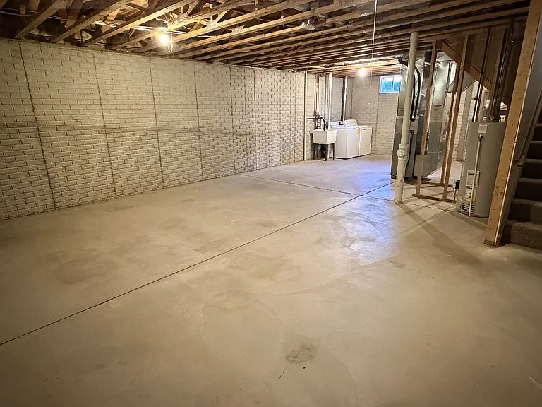 775 sq ft unfinished basement, plenty of storage space