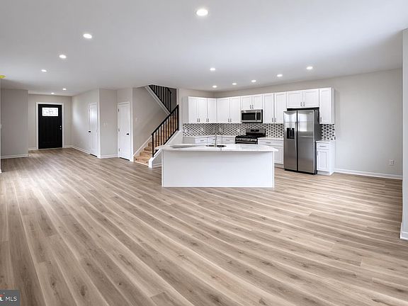 5th image of 415 Almonesson Rd