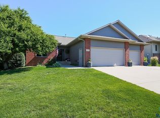 900 W Tradewinds St, Sioux Falls, SD 57108