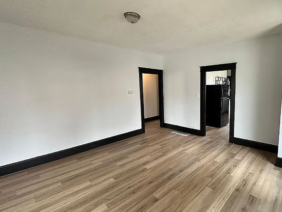 5th image of 931 Olive Ave
