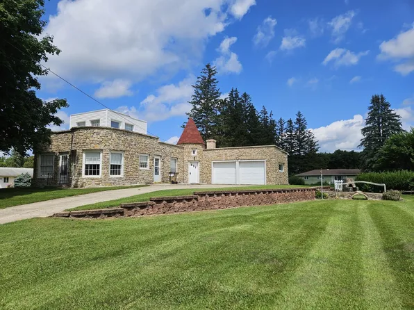 210 Park St, Maynard, IA 50655