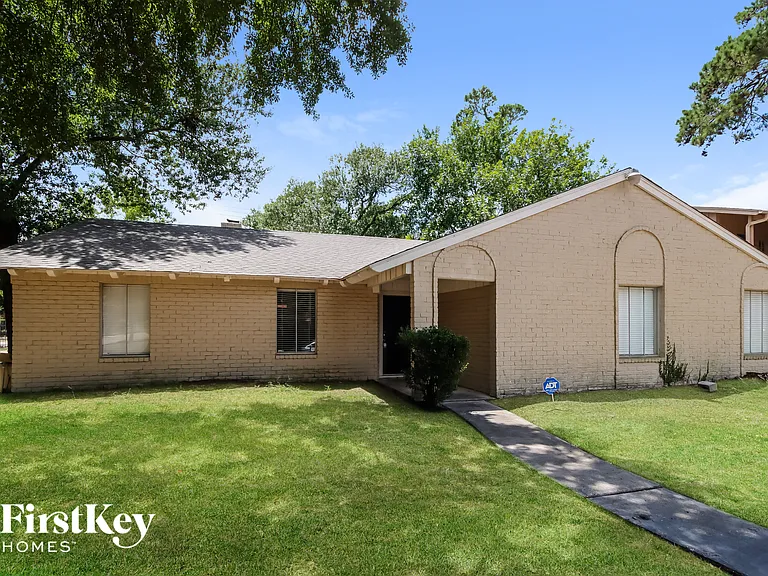 5603 Sheraton Oaks Dr — Photo 2