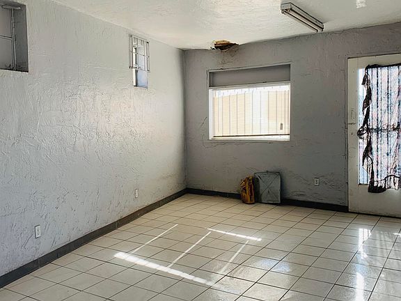 5th image of 1015 E San Antonio Ave