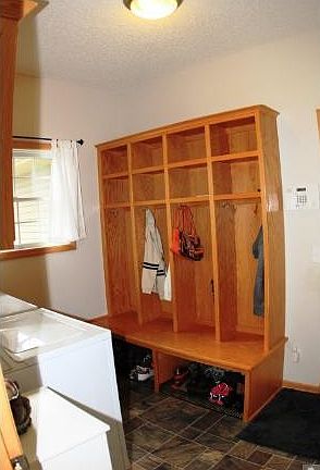3rd image of 19495 Albany Cir NW