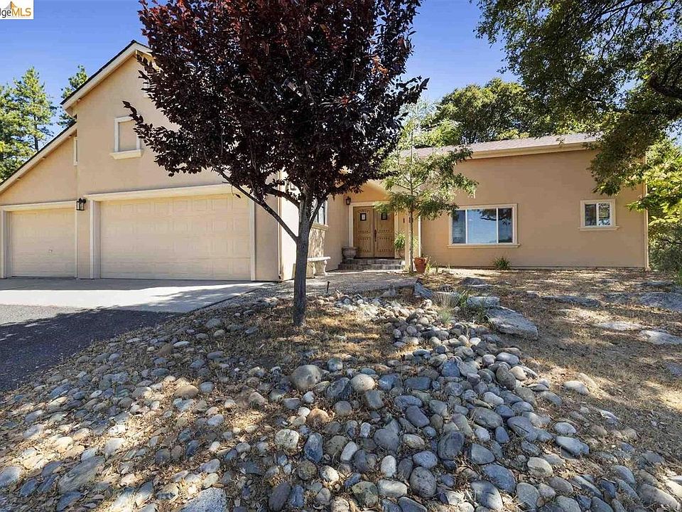 1st image of 21916 Phoenix Lake Rd