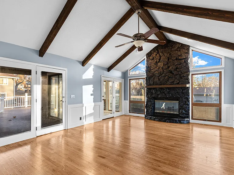 15111 Farnam Cir — Photo 8