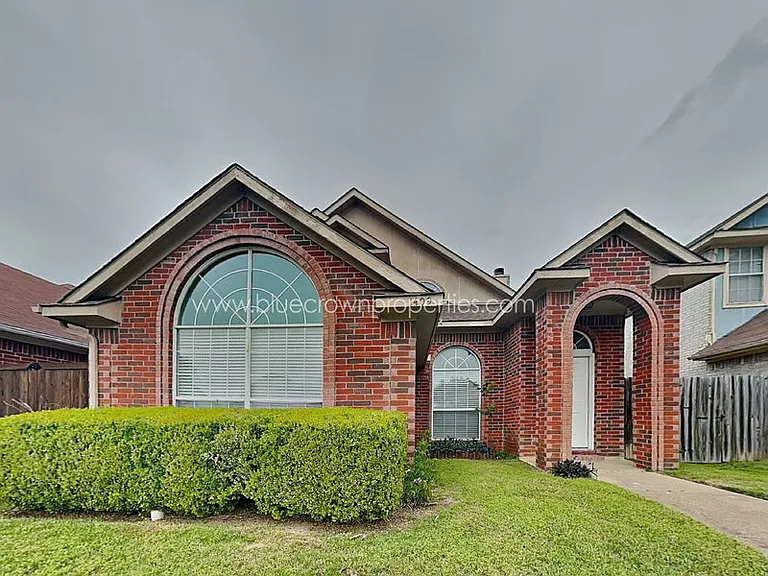 1409 Post Oak Dr — Photo 1