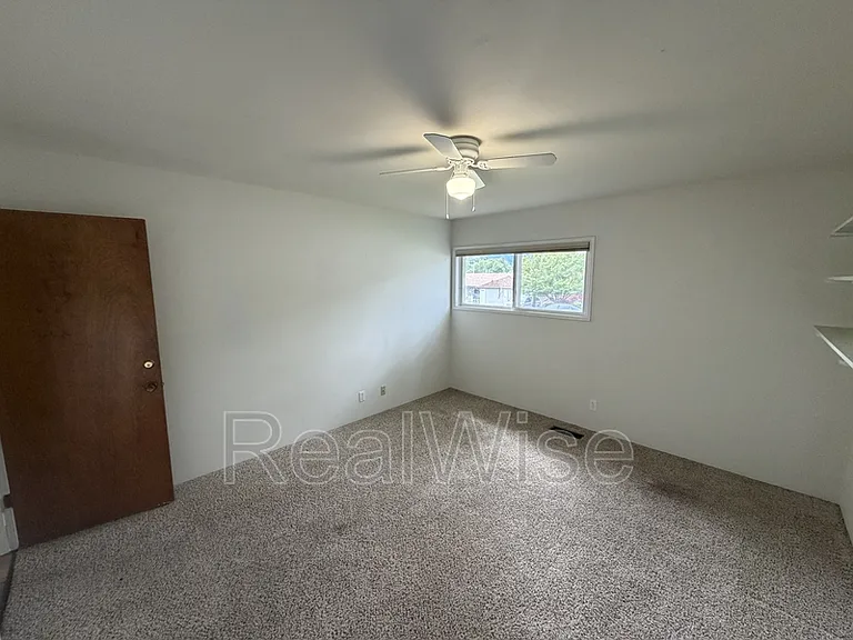 710 NW Midland Ave — Photo 32