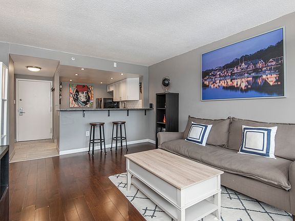 2nd image of 2001 Hamilton St APT 1517