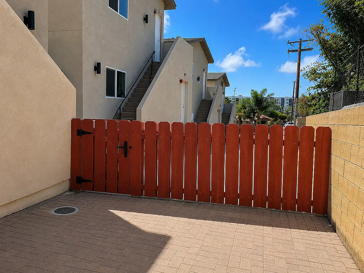 855 Winston Dr — Photo 2