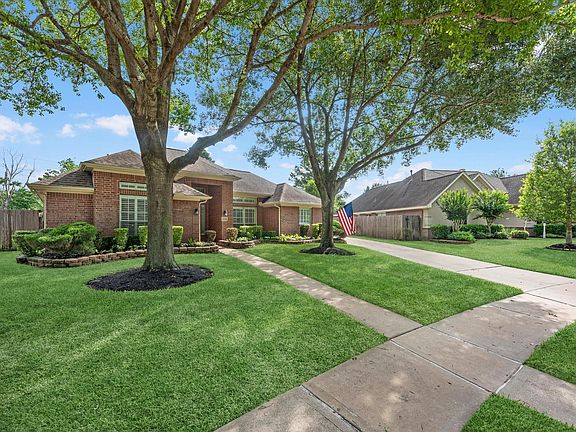 2nd image of 3906 Belvoir Park Drive