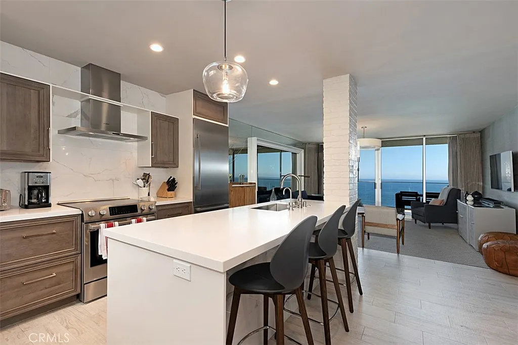 2 bed, 1056 sqft, $9,500 — Photo 1