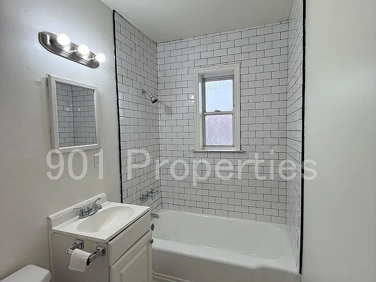 981 Chatwood St — Photo 9