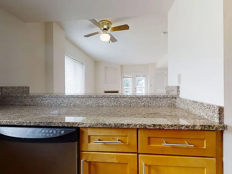 347 Franklin St #401 — Photo 2